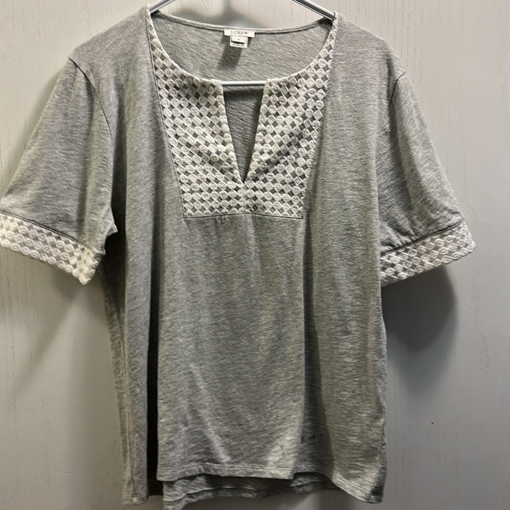 J. Crew V Neck Eyelet 💯 Cotton shirt(looks like lace crochet circles white/gray